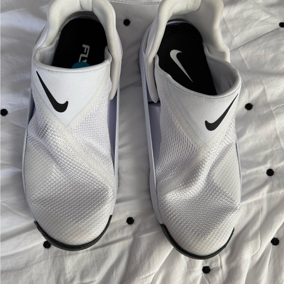 Nike Men's White and Black flyese Sneakers